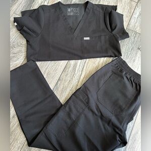 Figs - Catarina Top & Yola Pant- small 
Great condition